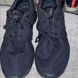 Black Nike roshes size 8 men